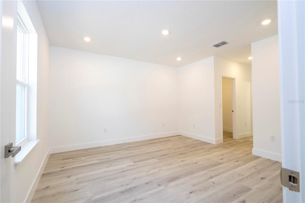 For Sale: $539,000 (4 beds, 2 baths, 1861 Square Feet)