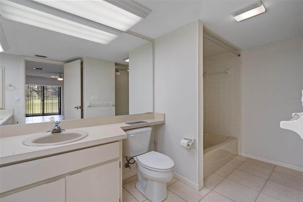 For Sale: $165,000 (2 beds, 2 baths, 1563 Square Feet)