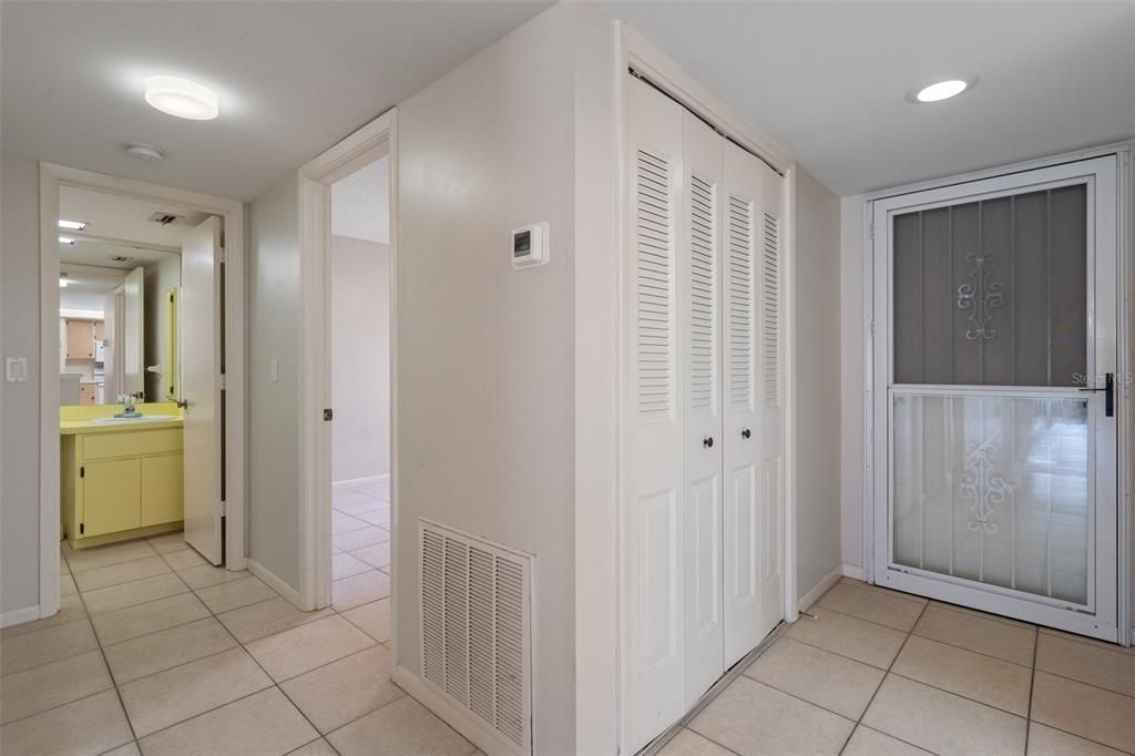 For Sale: $165,000 (2 beds, 2 baths, 1563 Square Feet)