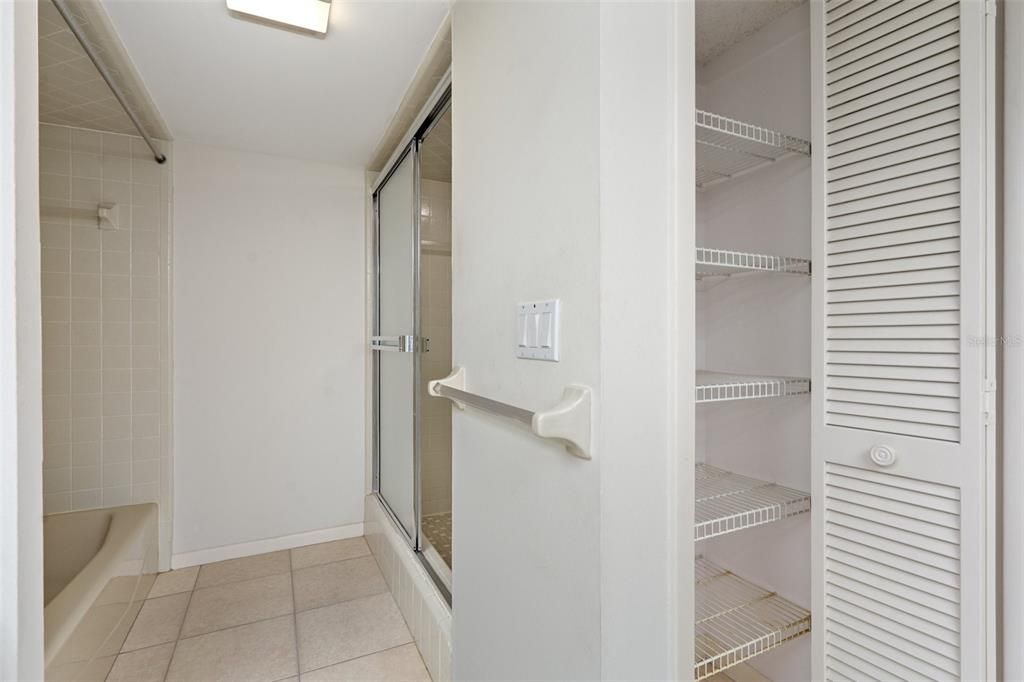 For Sale: $165,000 (2 beds, 2 baths, 1563 Square Feet)