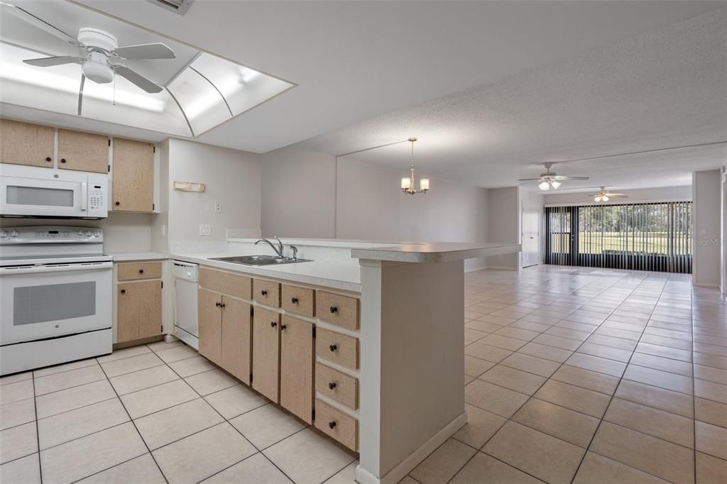 For Sale: $165,000 (2 beds, 2 baths, 1563 Square Feet)