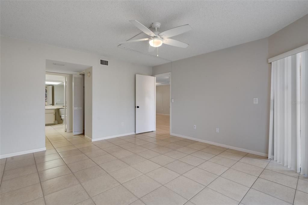 For Sale: $165,000 (2 beds, 2 baths, 1563 Square Feet)