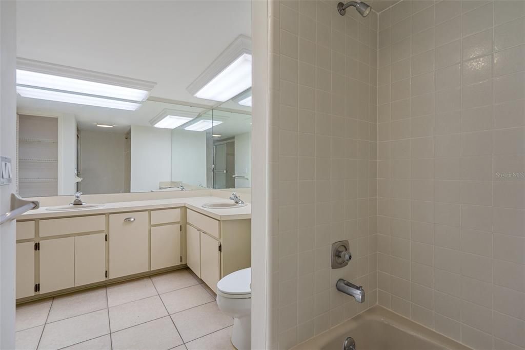 For Sale: $165,000 (2 beds, 2 baths, 1563 Square Feet)