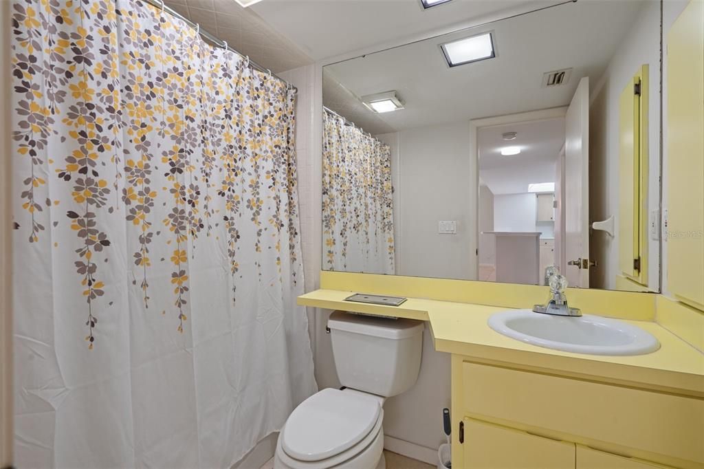 For Sale: $165,000 (2 beds, 2 baths, 1563 Square Feet)