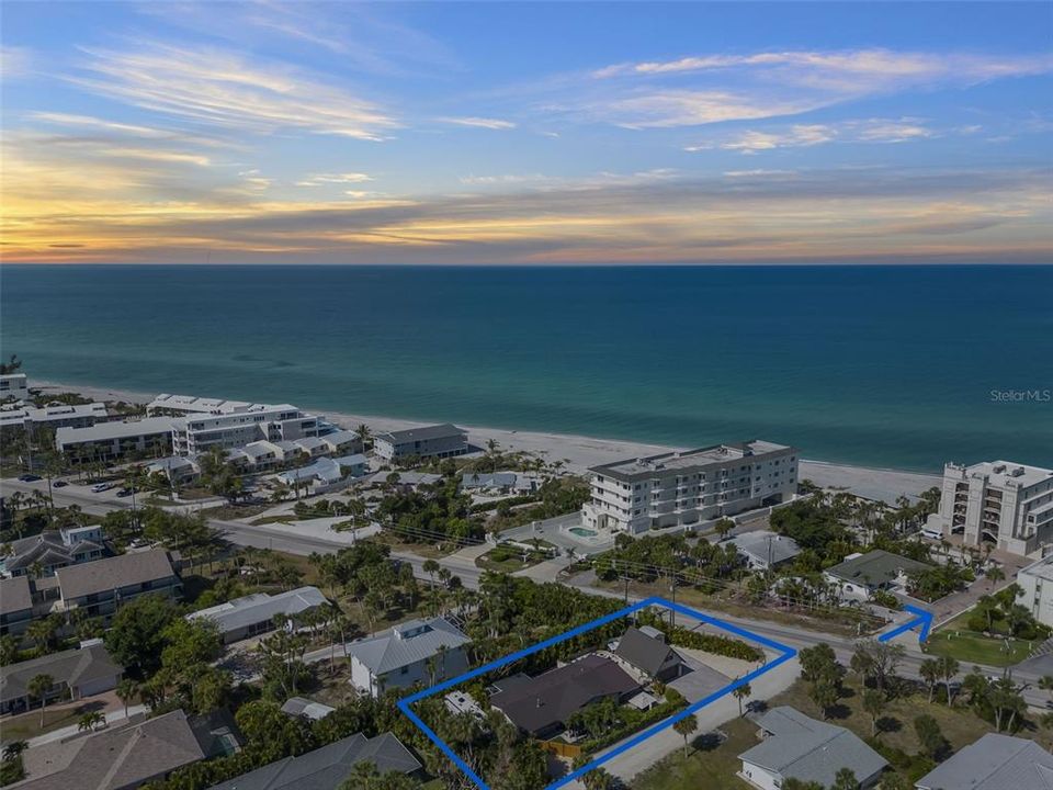 Recently Sold: $1,700,000 (4 beds, 4 baths, 2107 Square Feet)