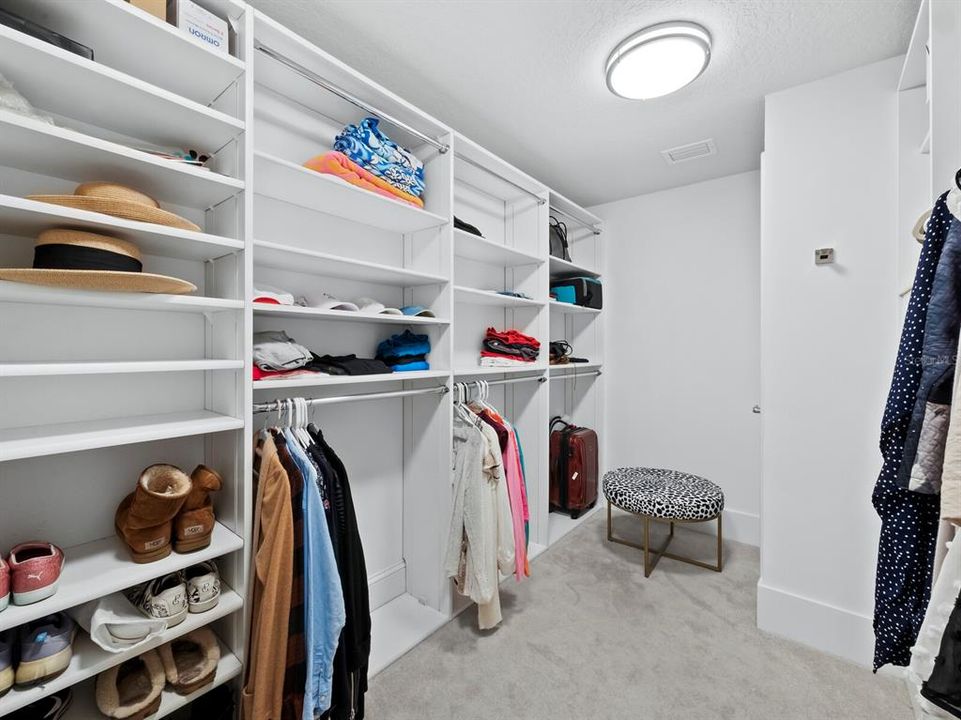 Activo con contrato: $1,845,000 (3 camas, 3 baños, 2250 Pies cuadrados)