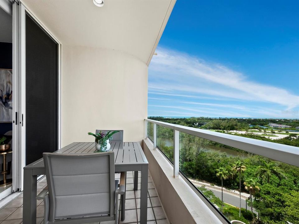 Activo con contrato: $1,845,000 (3 camas, 3 baños, 2250 Pies cuadrados)