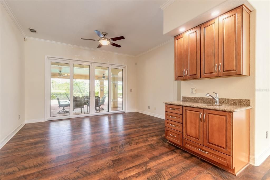 En Venta: $1,099,999 (5 camas, 4 baños, 3704 Pies cuadrados)