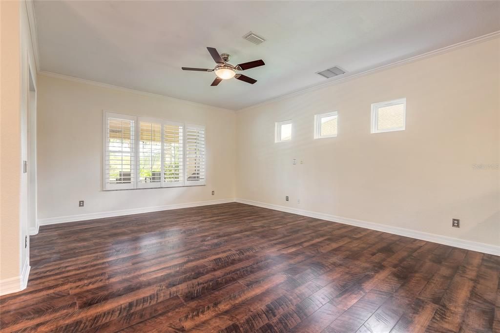 En Venta: $1,099,999 (5 camas, 4 baños, 3704 Pies cuadrados)