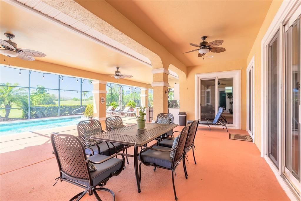 En Venta: $1,099,999 (5 camas, 4 baños, 3704 Pies cuadrados)