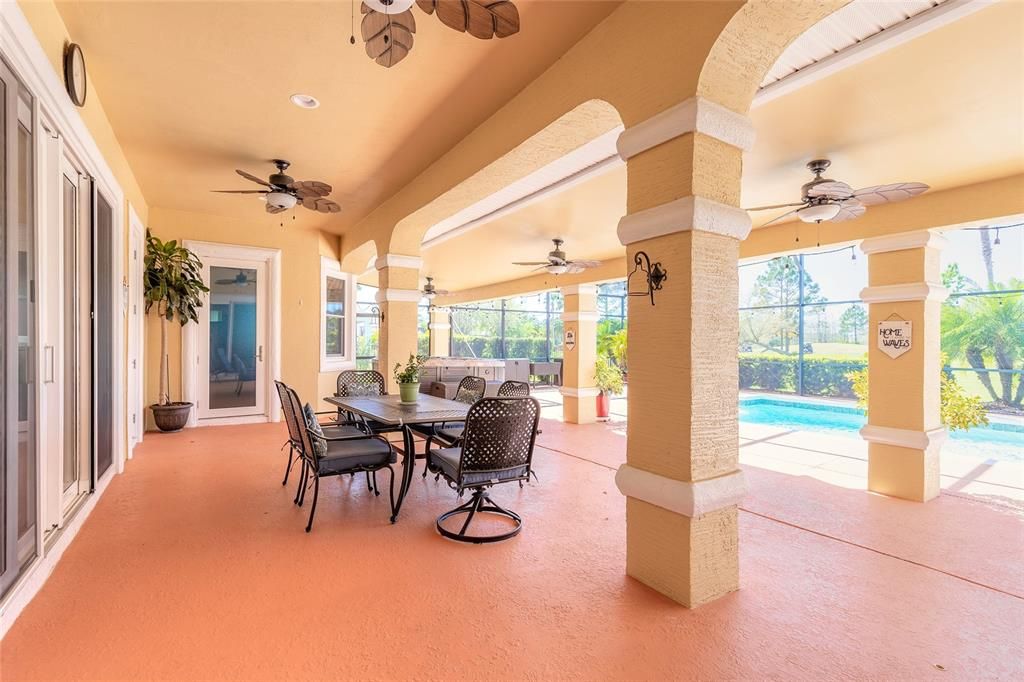 En Venta: $1,099,999 (5 camas, 4 baños, 3704 Pies cuadrados)