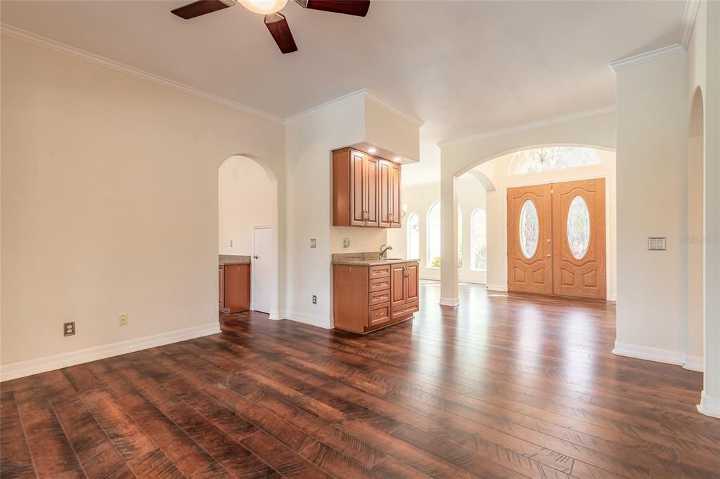 En Venta: $1,099,999 (5 camas, 4 baños, 3704 Pies cuadrados)