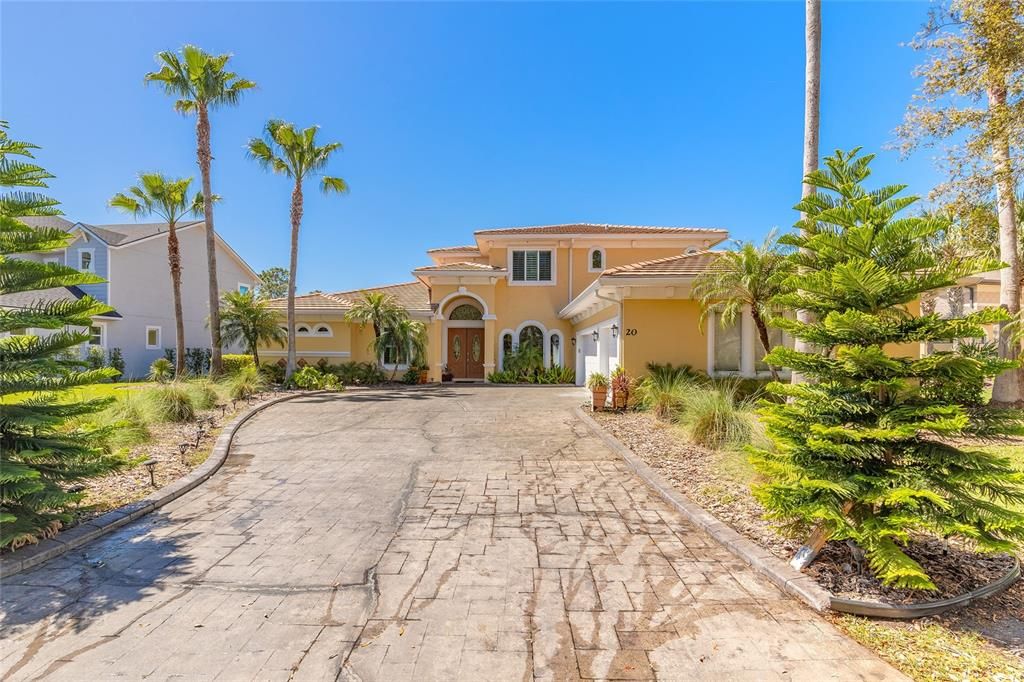 En Venta: $1,099,999 (5 camas, 4 baños, 3704 Pies cuadrados)