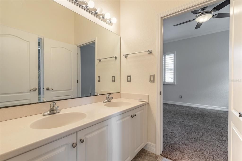 En Venta: $1,099,999 (5 camas, 4 baños, 3704 Pies cuadrados)