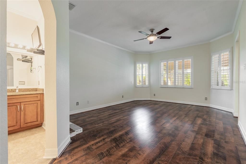 En Venta: $1,099,999 (5 camas, 4 baños, 3704 Pies cuadrados)