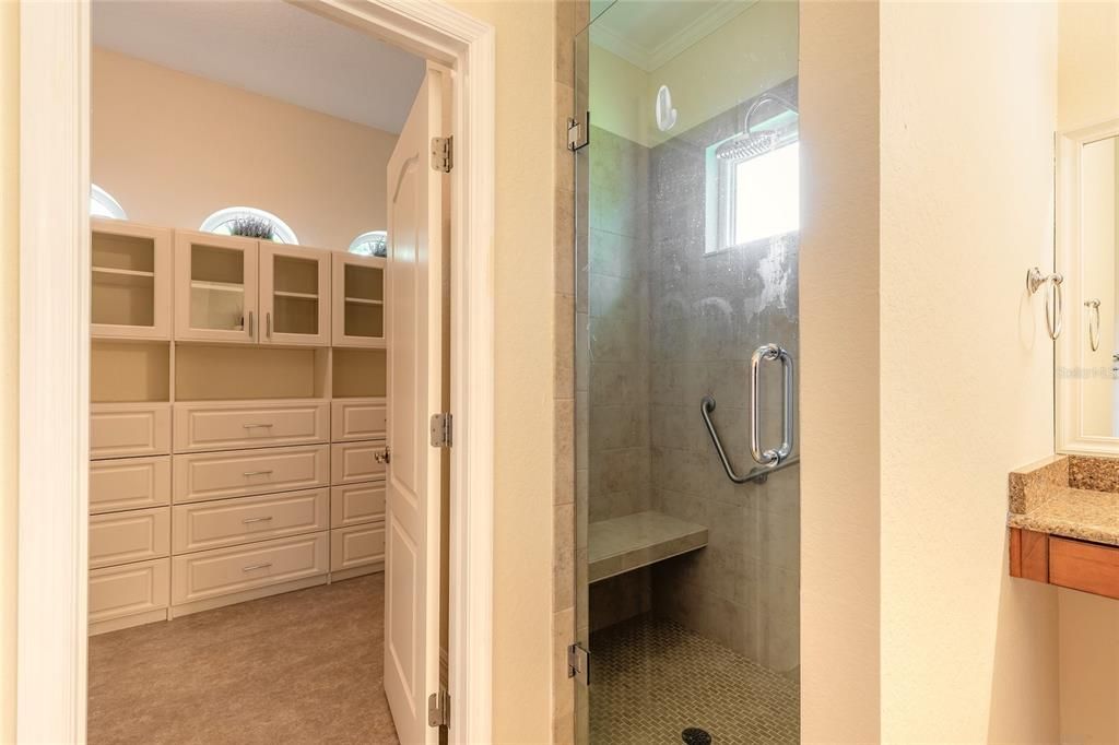 En Venta: $1,099,999 (5 camas, 4 baños, 3704 Pies cuadrados)