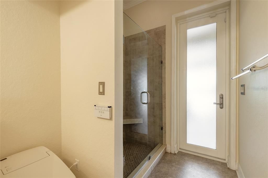 En Venta: $1,099,999 (5 camas, 4 baños, 3704 Pies cuadrados)