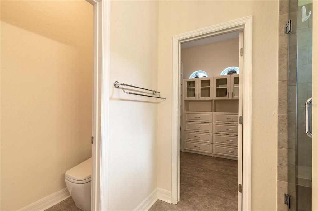 En Venta: $1,099,999 (5 camas, 4 baños, 3704 Pies cuadrados)