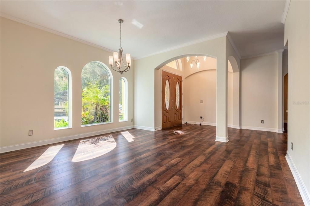 En Venta: $1,099,999 (5 camas, 4 baños, 3704 Pies cuadrados)