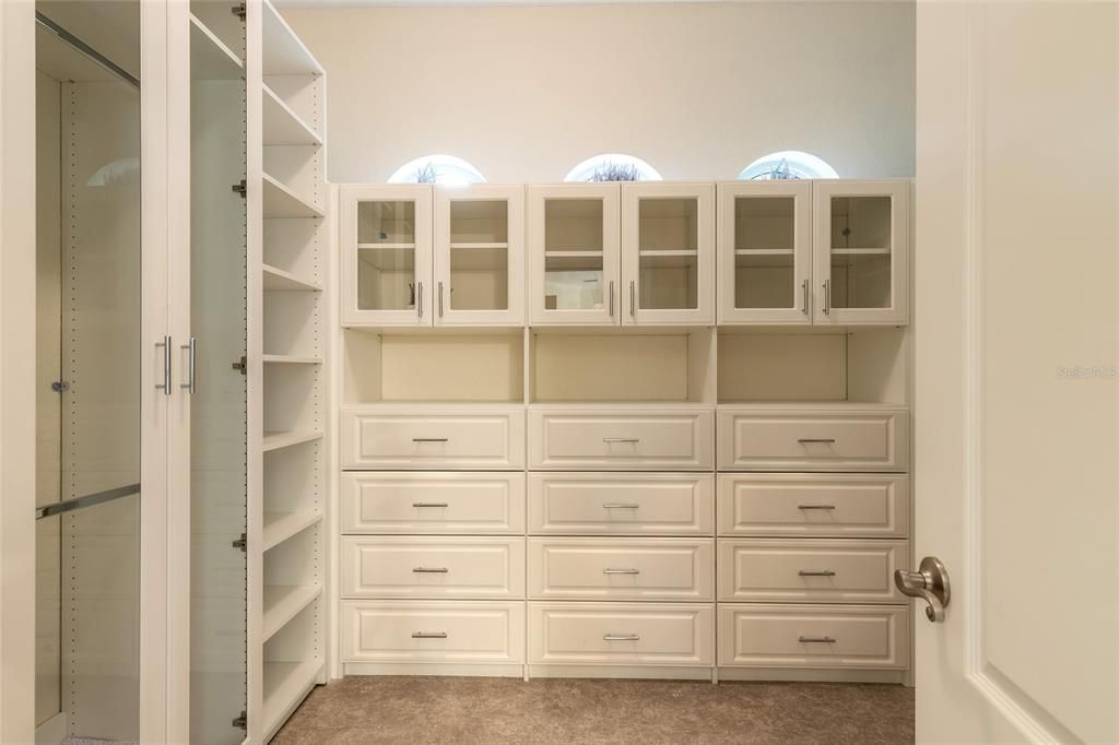 En Venta: $1,099,999 (5 camas, 4 baños, 3704 Pies cuadrados)