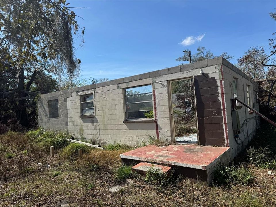 Recently Sold: $90,000 (1 beds, 1 baths, 614 Square Feet)