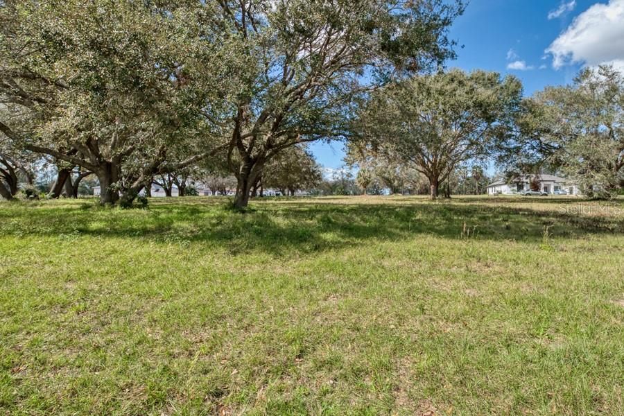 待售: $222,900 (0.87 acres)