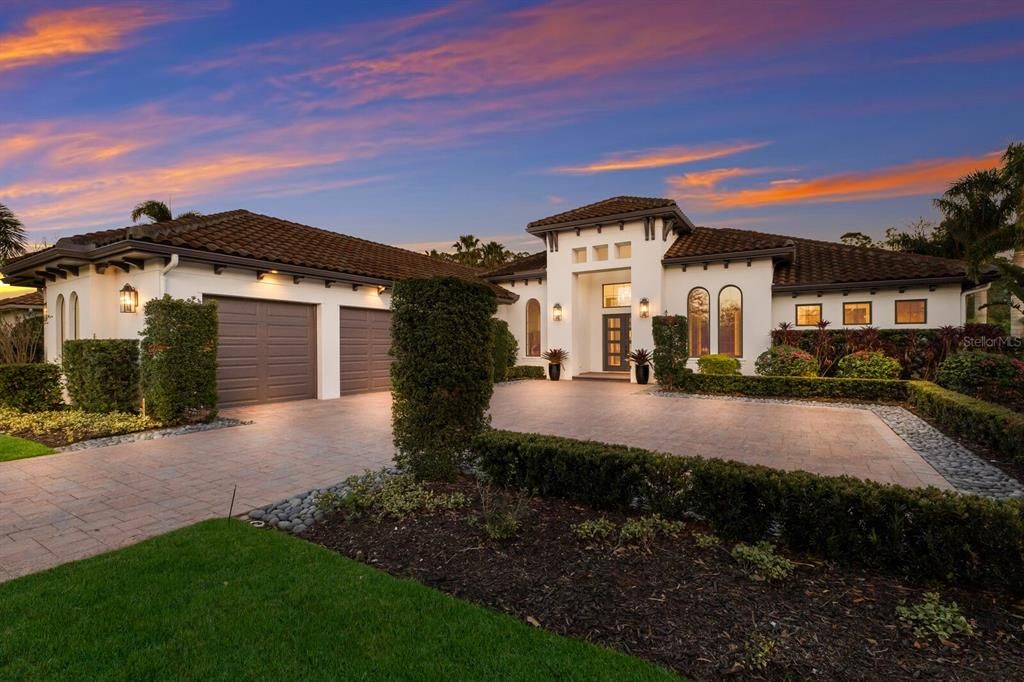 合同活跃: $2,500,000 (3 贝兹, 3 浴室, 3346 平方英尺)