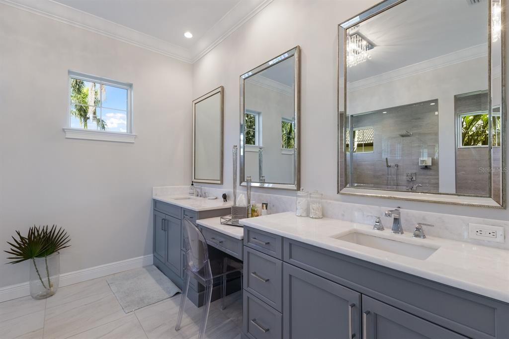 合同活跃: $2,500,000 (3 贝兹, 3 浴室, 3346 平方英尺)