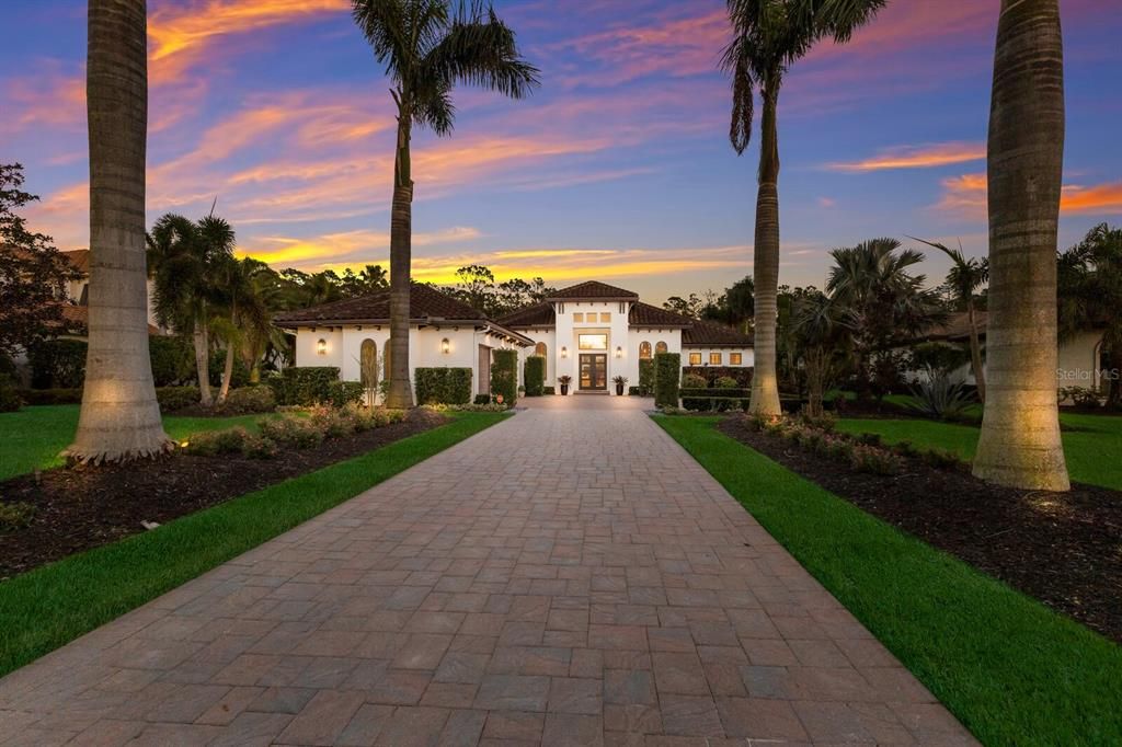 合同活跃: $2,500,000 (3 贝兹, 3 浴室, 3346 平方英尺)