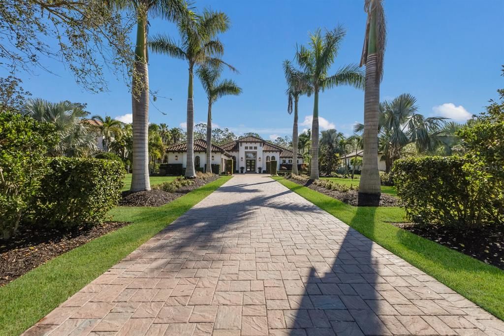 合同活跃: $2,500,000 (3 贝兹, 3 浴室, 3346 平方英尺)