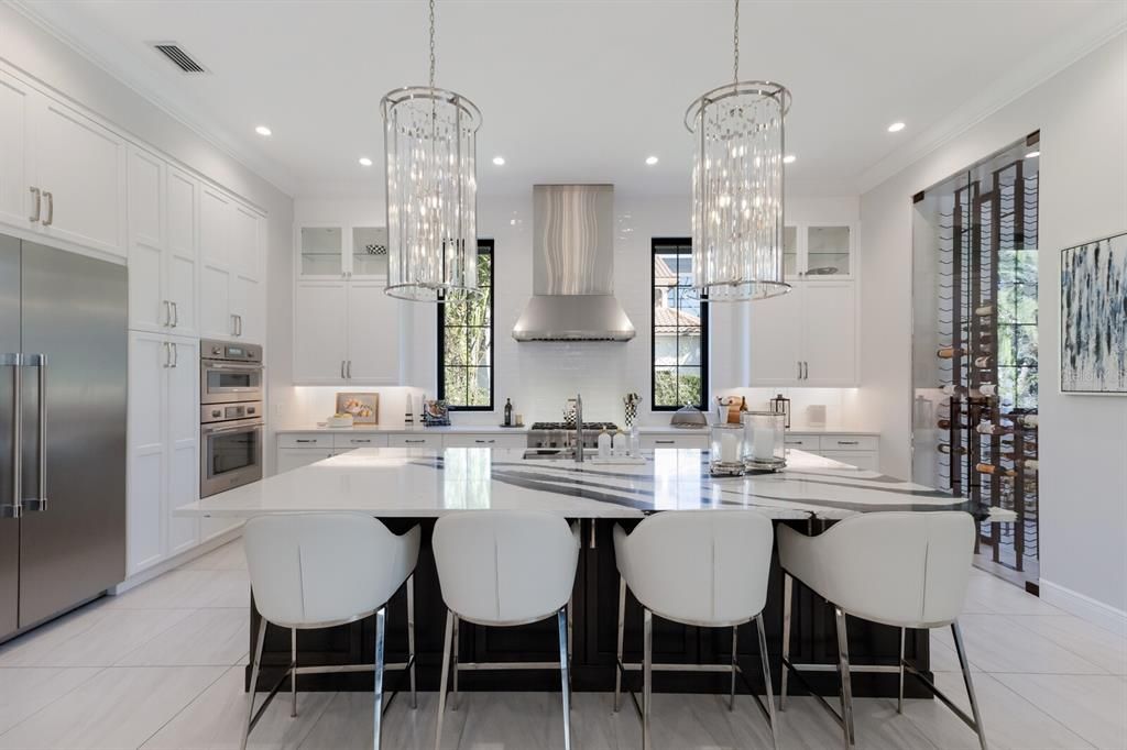 合同活跃: $2,500,000 (3 贝兹, 3 浴室, 3346 平方英尺)