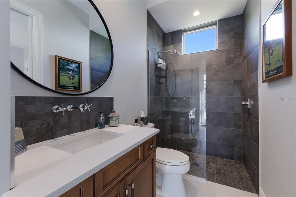 合同活跃: $2,500,000 (3 贝兹, 3 浴室, 3346 平方英尺)