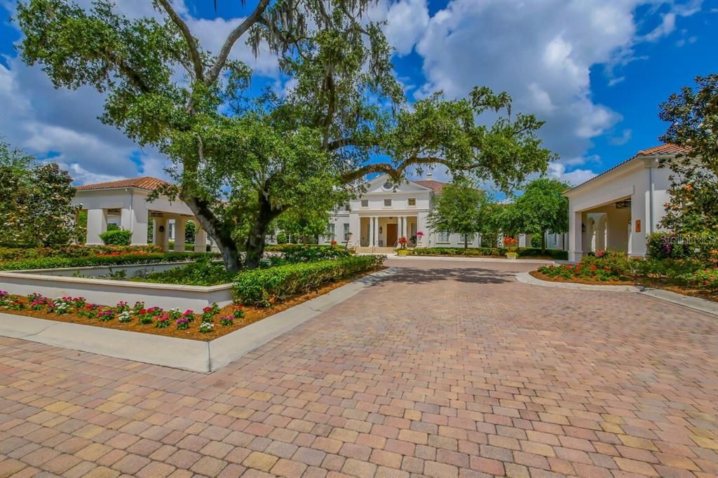 合同活跃: $2,500,000 (3 贝兹, 3 浴室, 3346 平方英尺)