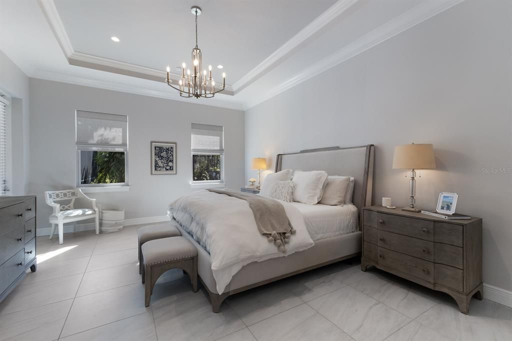 合同活跃: $2,500,000 (3 贝兹, 3 浴室, 3346 平方英尺)