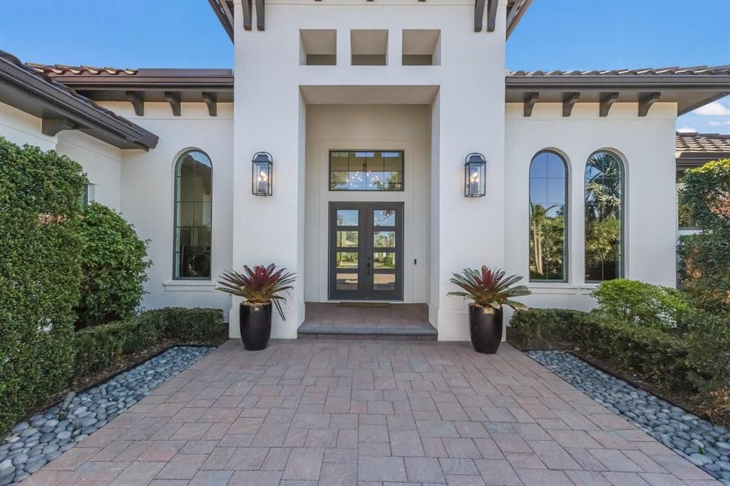 合同活跃: $2,500,000 (3 贝兹, 3 浴室, 3346 平方英尺)