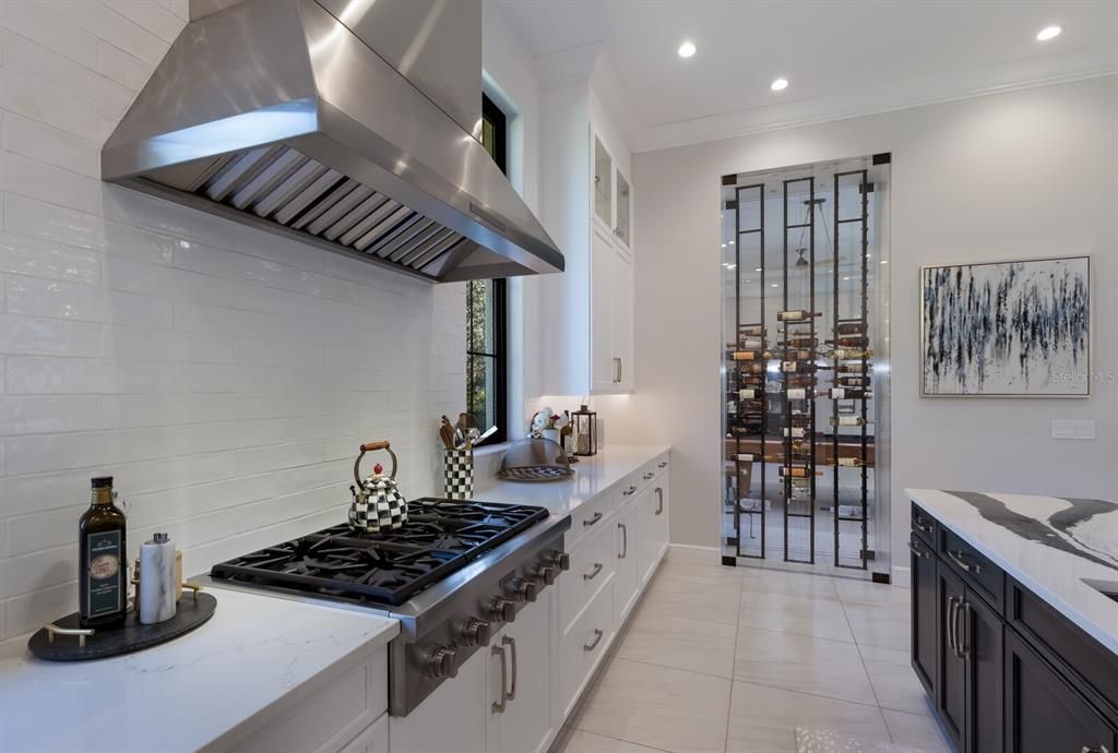 合同活跃: $2,500,000 (3 贝兹, 3 浴室, 3346 平方英尺)