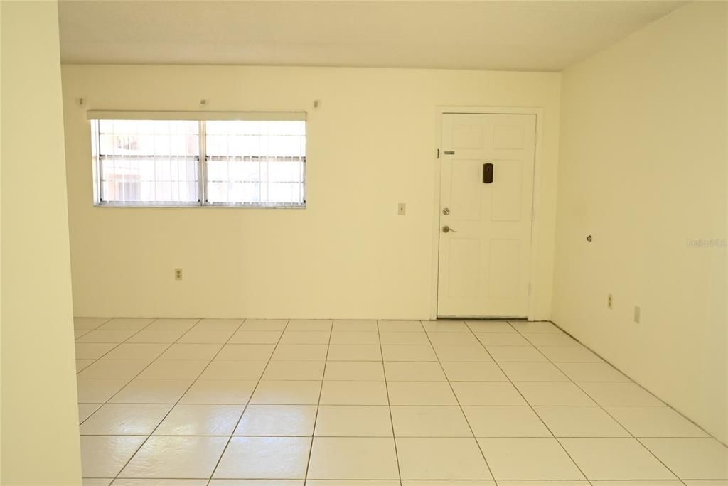 For Rent: $1,425 (1 beds, 1 baths, 747 Square Feet)