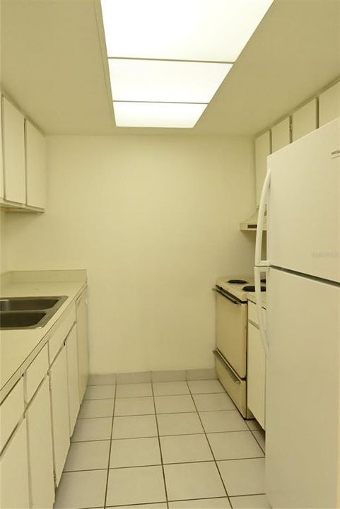 For Rent: $1,425 (1 beds, 1 baths, 747 Square Feet)