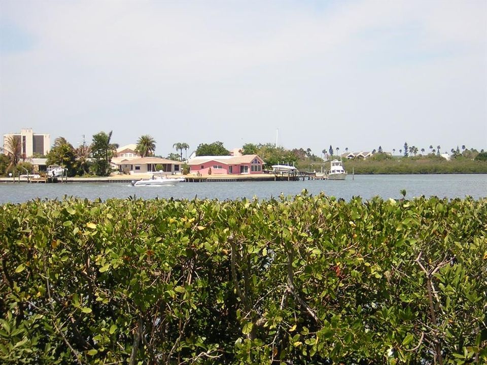 For Rent: $1,425 (1 beds, 1 baths, 747 Square Feet)