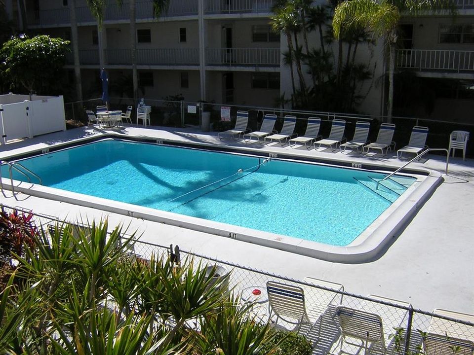 For Rent: $1,425 (1 beds, 1 baths, 747 Square Feet)