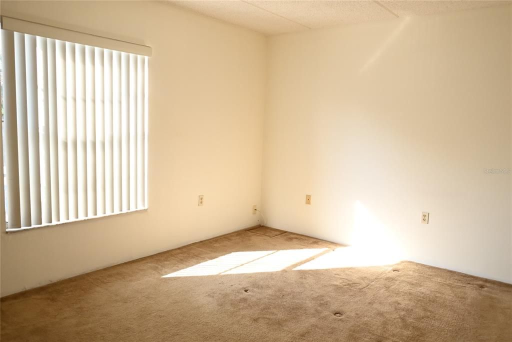 For Rent: $1,425 (1 beds, 1 baths, 747 Square Feet)