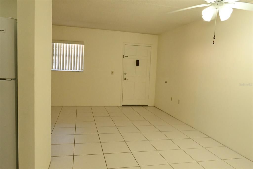 For Rent: $1,425 (1 beds, 1 baths, 747 Square Feet)