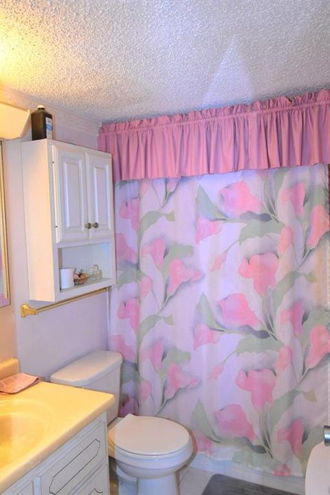 合同活跃: $125,000 (2 贝兹, 2 浴室, 965 平方英尺)