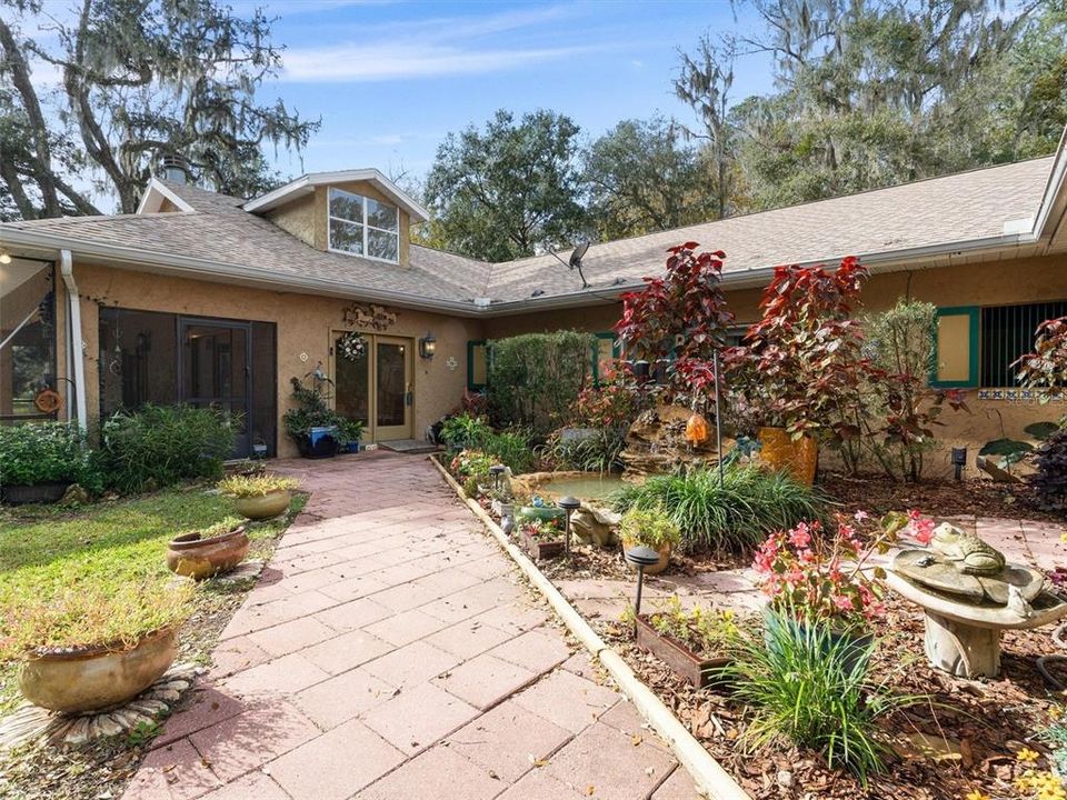 最近售出: $899,000 (3 贝兹, 2 浴室, 2772 平方英尺)