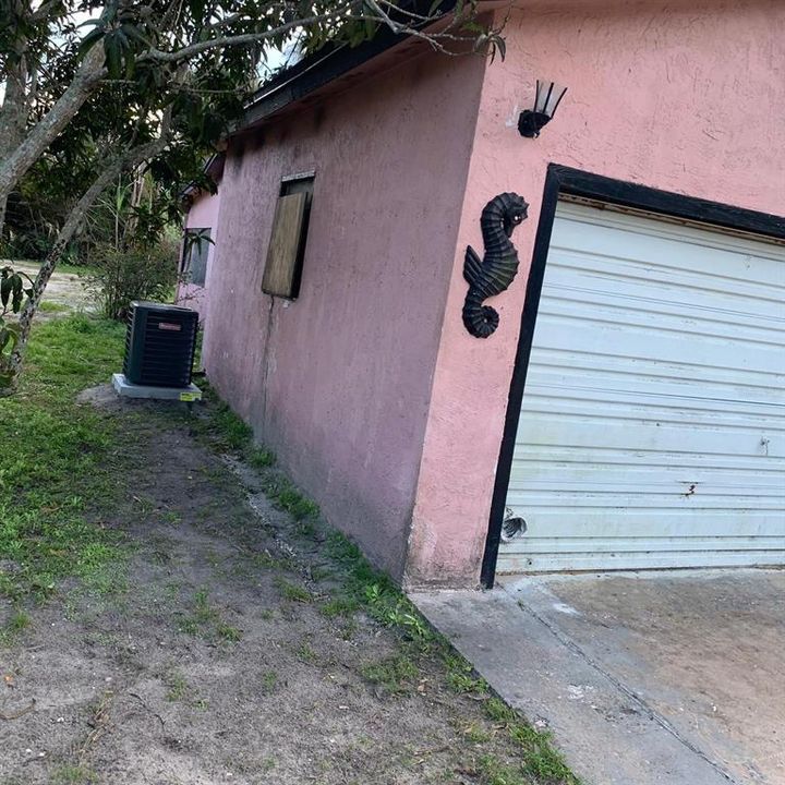 For Sale: $110,000 (3 beds, 2 baths, 1088 Square Feet)