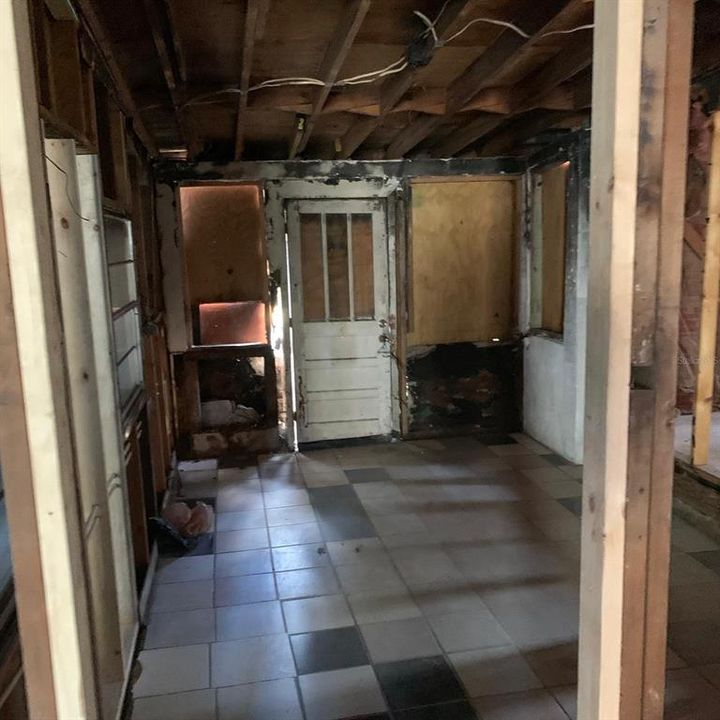 For Sale: $110,000 (3 beds, 2 baths, 1088 Square Feet)