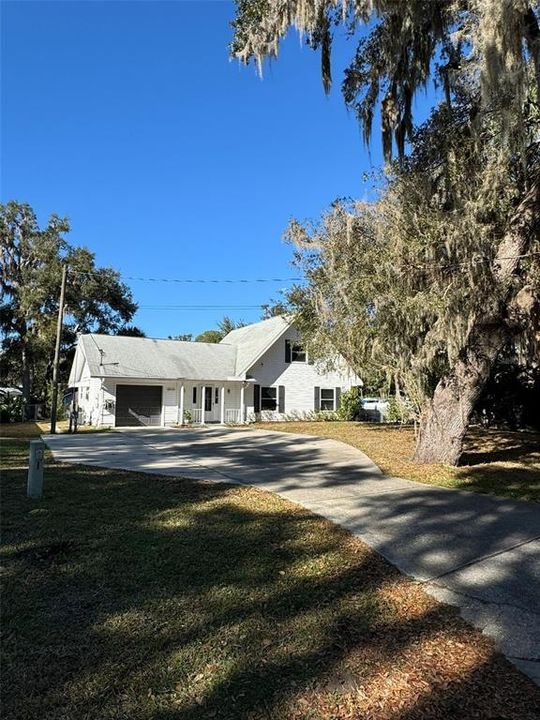 For Rent: $2,500 (3 beds, 2 baths, 2040 Square Feet)