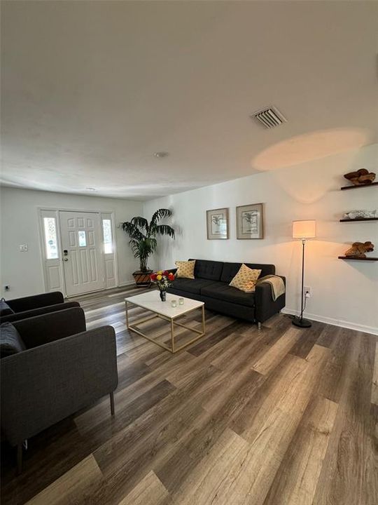 For Rent: $2,500 (3 beds, 2 baths, 2040 Square Feet)