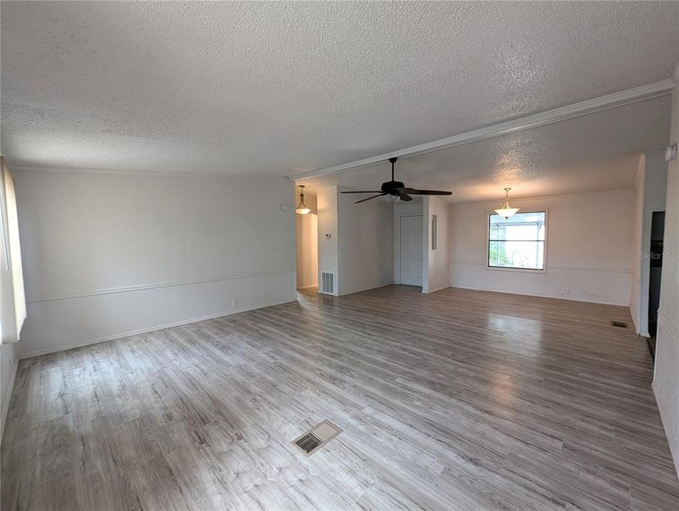 Под контрактом: $199,000 (3 спален, 2 ванн, 1512 Квадратных фут)