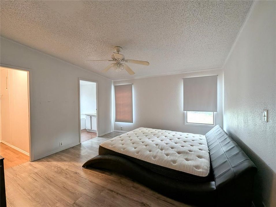 Под контрактом: $199,000 (3 спален, 2 ванн, 1512 Квадратных фут)